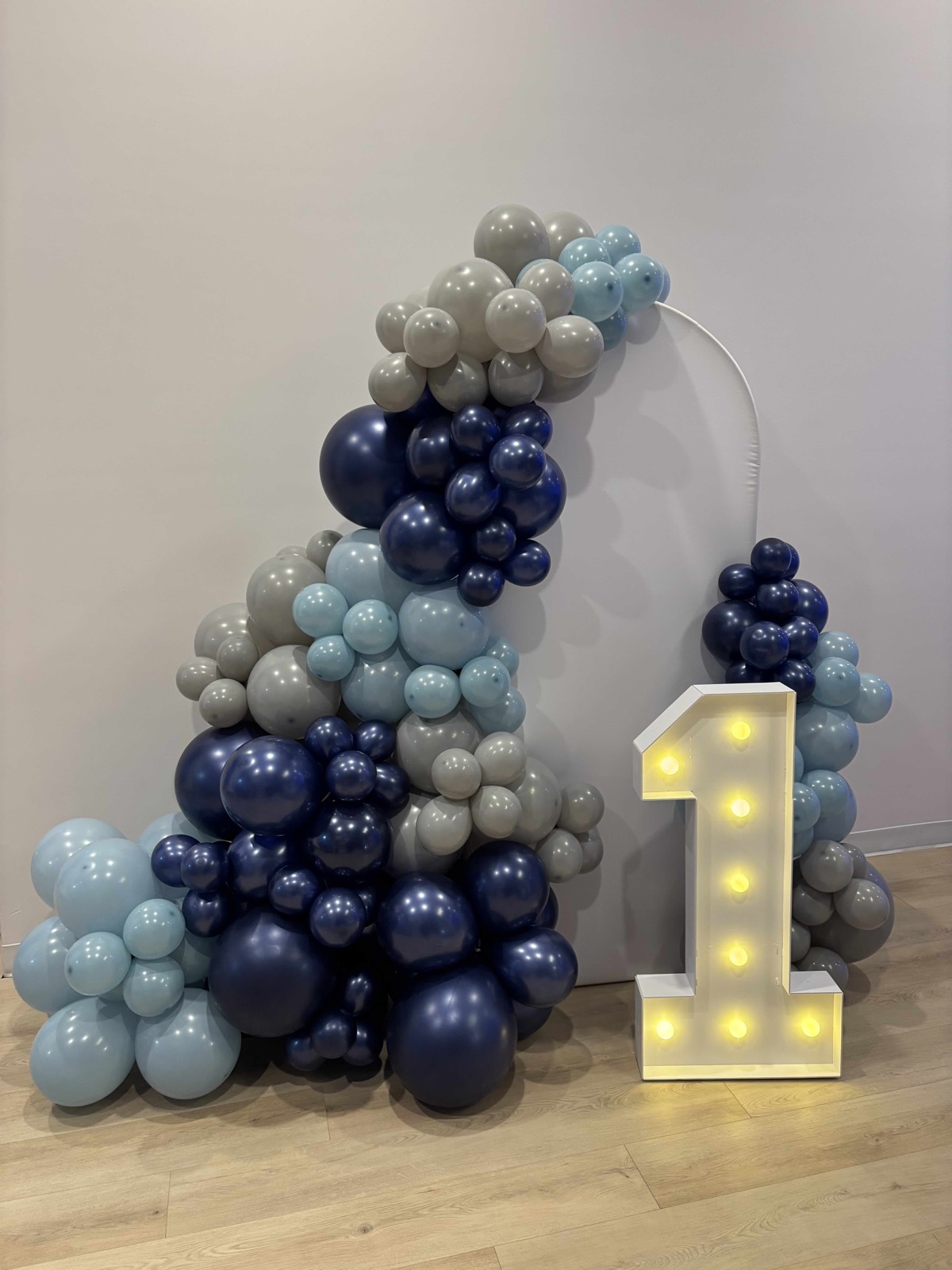 Custom marquee number column with navy and dove balloon garland